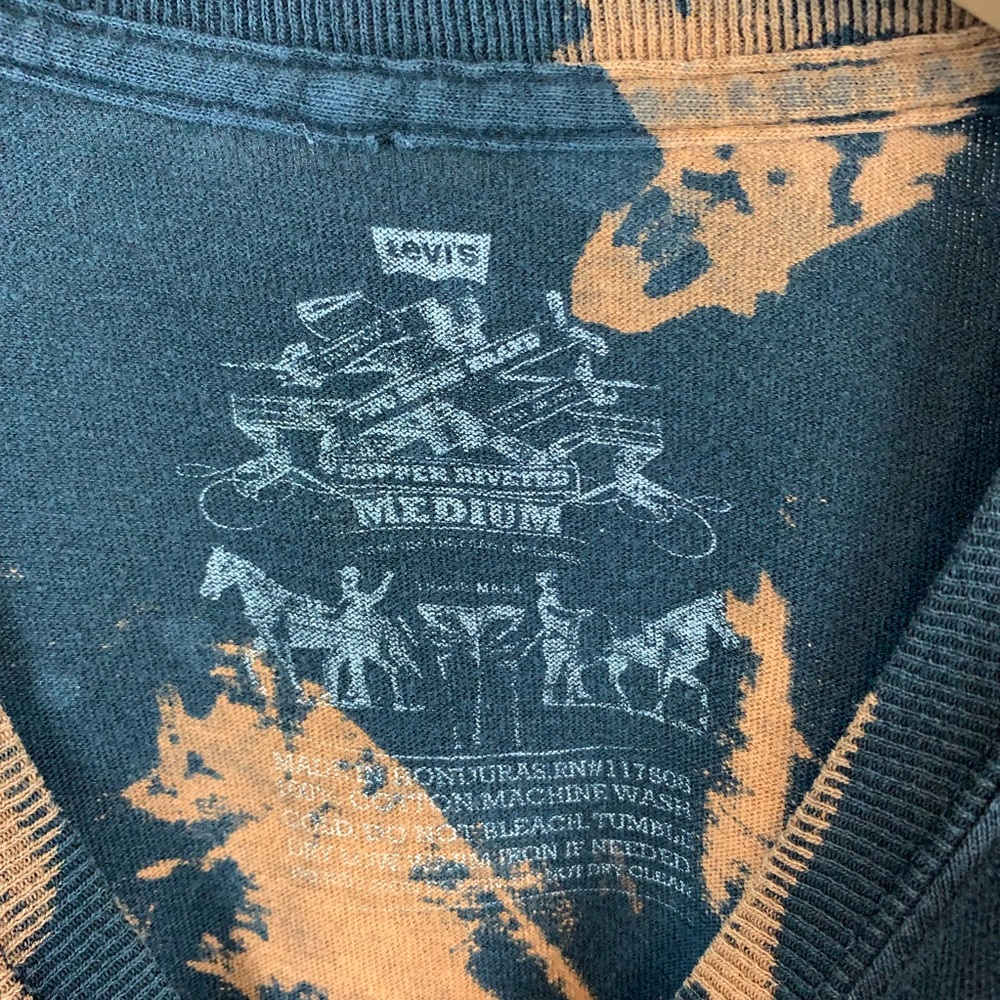 LEVI’S bleached t-shirt - Picture 3 of 4